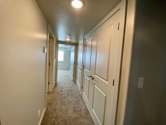 Building Photo - APARTMENT IN GREAT LOCATION FOR RENT!