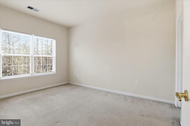 Building Photo - 4604 Carisbrooke Ln