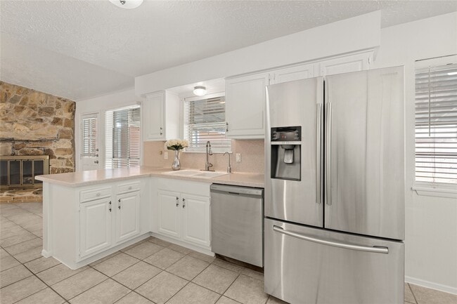 Building Photo - 2213 Baylor Dr