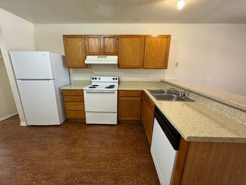 Building Photo - 1100 Leslie Cir