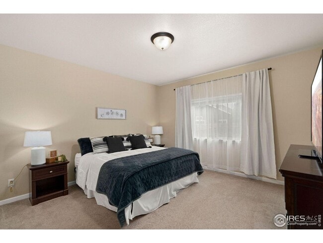 Building Photo - Renovated Milliken Home!