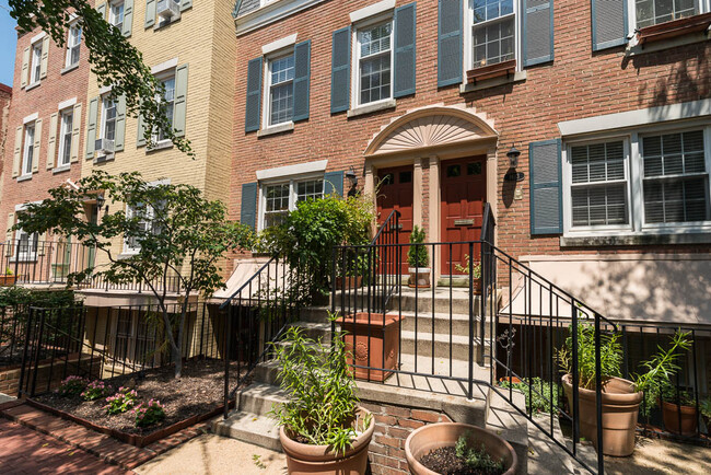 Primary Photo - Dupont Circle condo featuring beautiful pa...