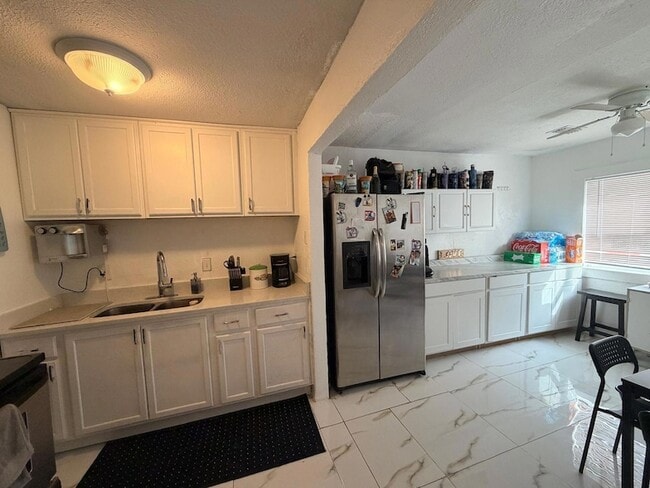 Building Photo - 1039 25th St