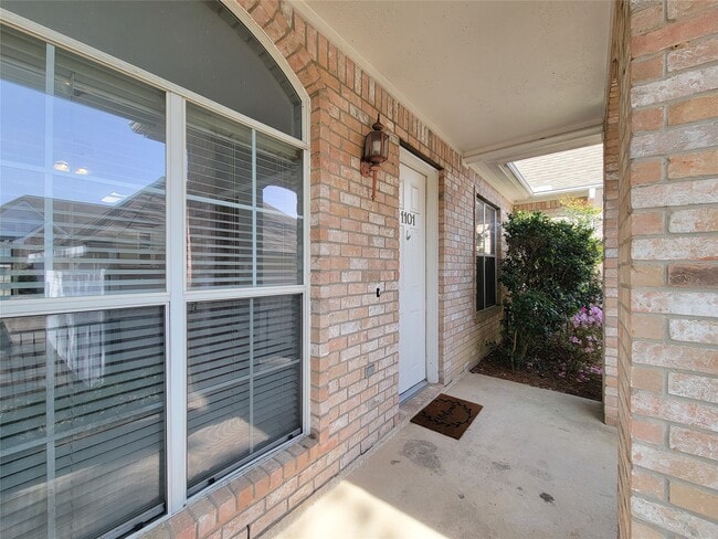 Building Photo - 12755 Mill Ridge Dr