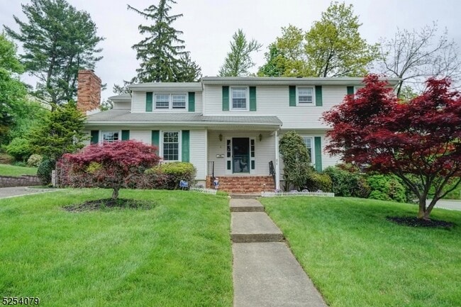 Primary Photo - 2 Whitney Terrace