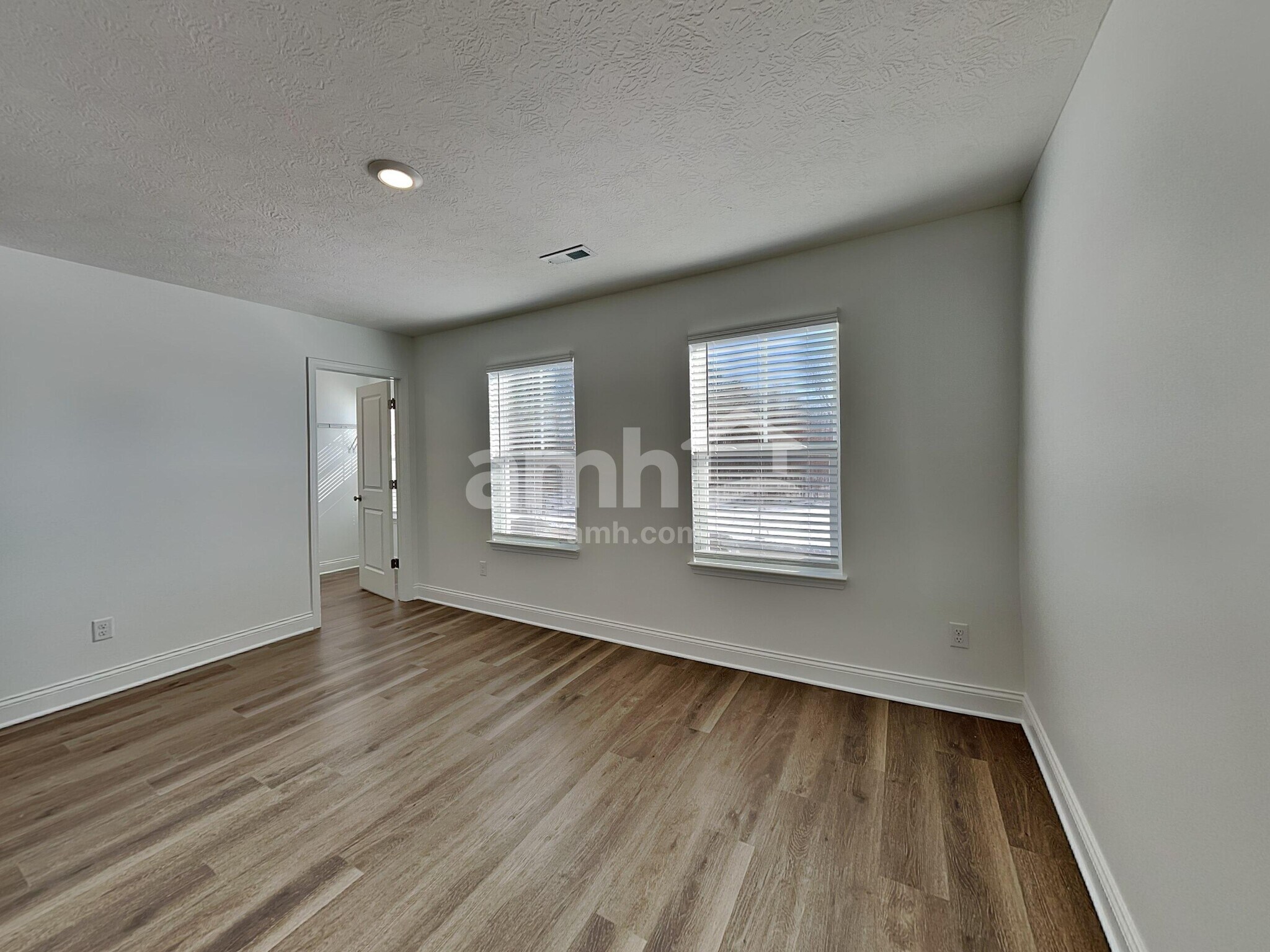 Building Photo - 233 Deanscroft Dr