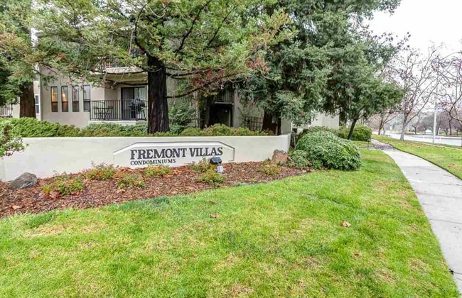 Building Photo - 1980 Barrymore Common