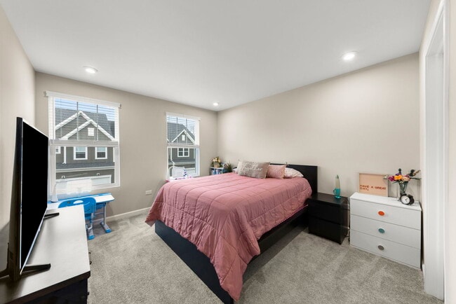 Building Photo - 2220 Weatherbee Ln