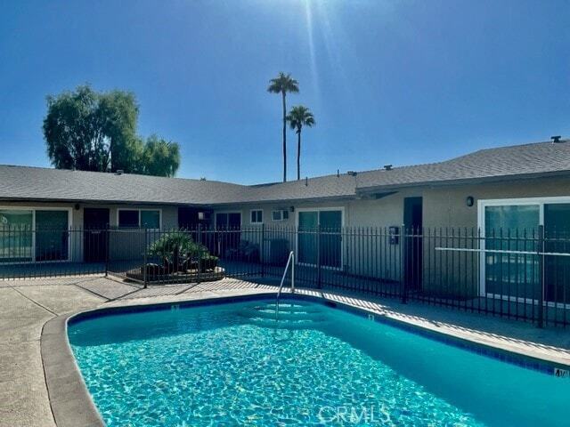 Building Photo - 685 E Vista Chino