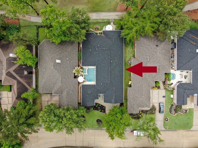 Building Photo - 204 W Pines Dr