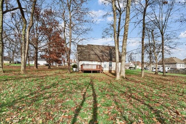 Building Photo - Three Bedroom with Bonus!