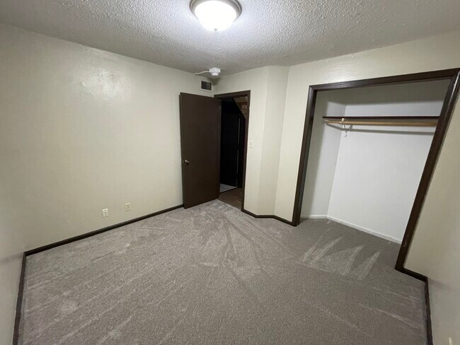 Building Photo - 3110 Alpine Dr