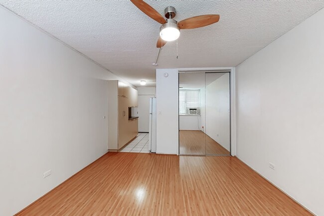 Building Photo - Available July 25! Convenient Location in ...