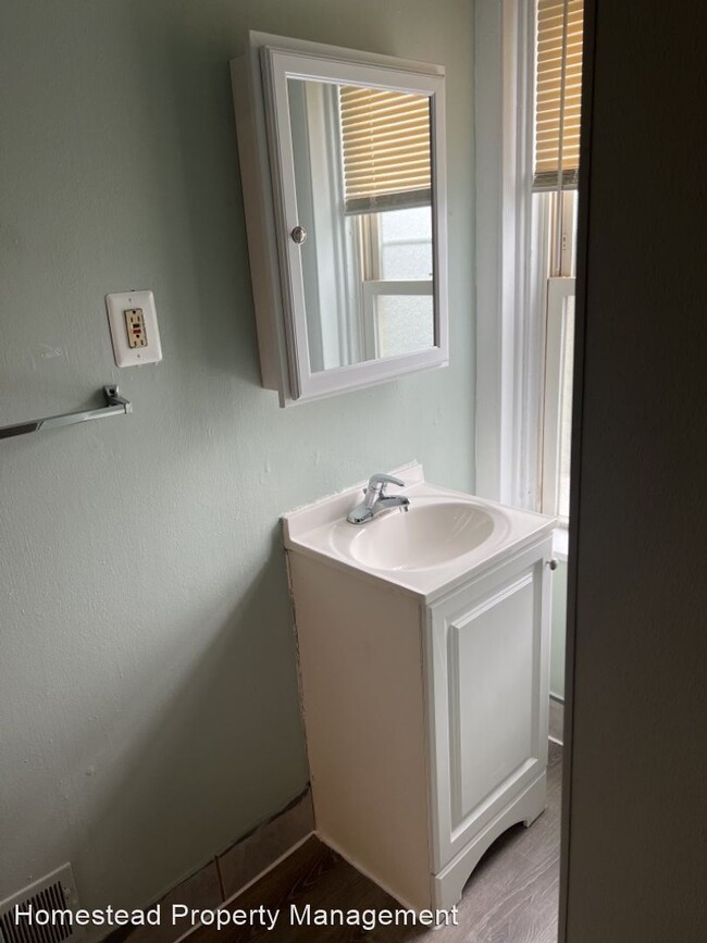 Building Photo - 3 br, 1.5 bath House - 928 Saville Ave