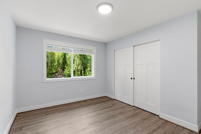 Building Photo - 8645 Evergreen Dr NE
