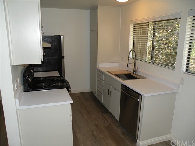 Building Photo - 40 Streamwood