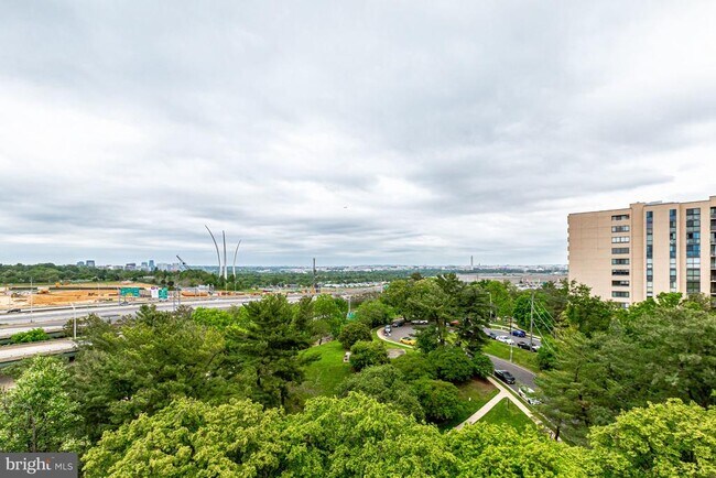 Building Photo - 1300 Army Navy Dr