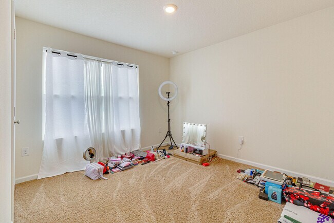 Building Photo - 1034 Limpkin St