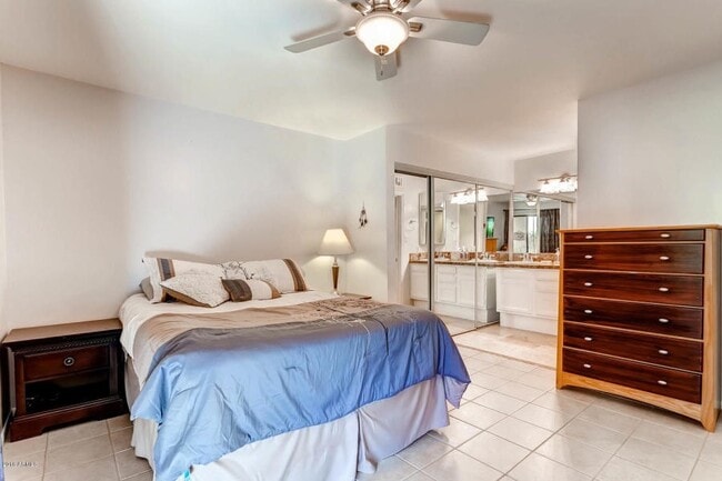 Building Photo - Scottsdale condo!
