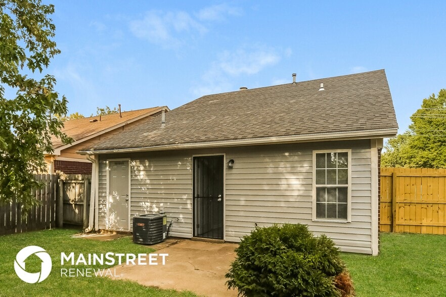 Building Photo - 215 Guthrie Dr