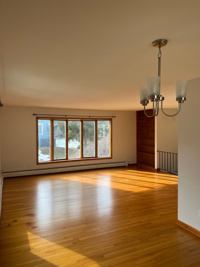 Building Photo - 407 King Ave