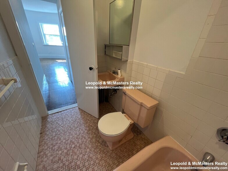 Building Photo - 24 Mt Vernon St