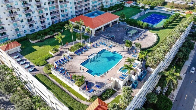 Building Photo - 3020 NE 32nd Ave