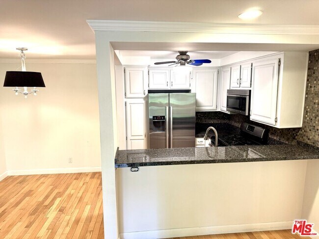 Building Photo - 950 Kings Rd