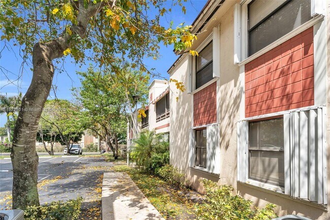Building Photo - 20170 NE 3rd Ct