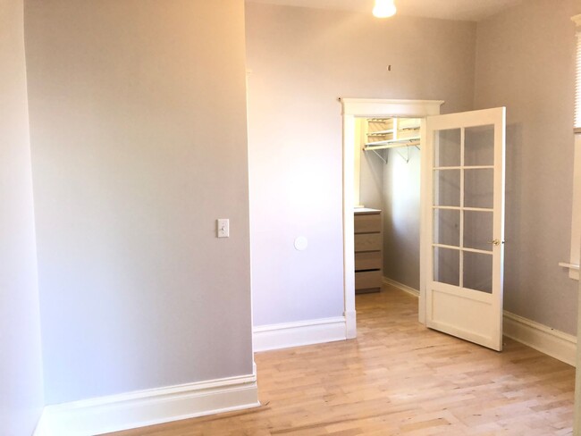 Building Photo - CHARMING 2 BED 1 BATH CAPITAL HILL HOUSE I...