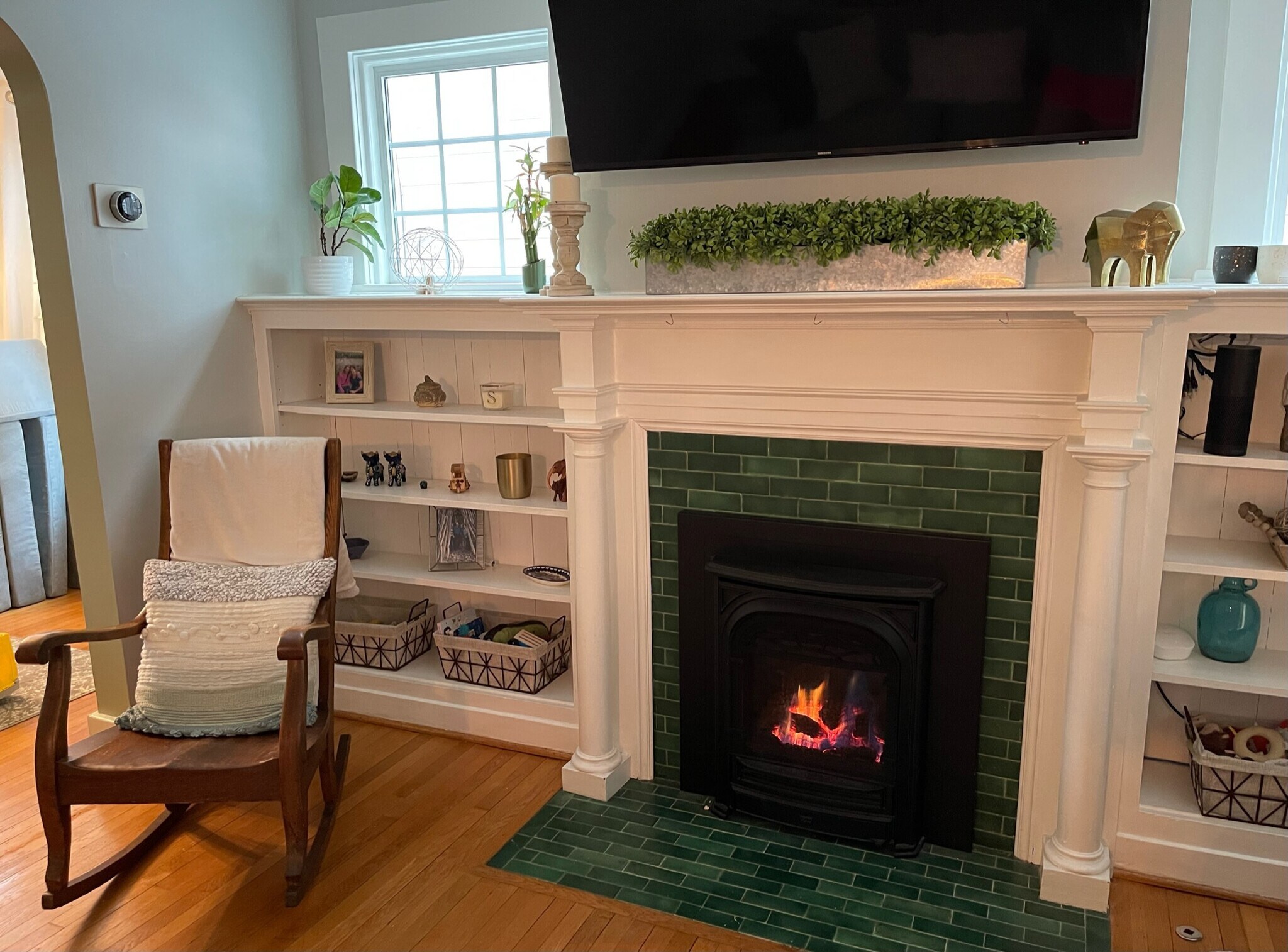 Cozy gas fireplace - 252 Brunswick St