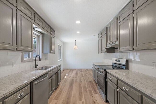 Building Photo - 39 Salen Ln