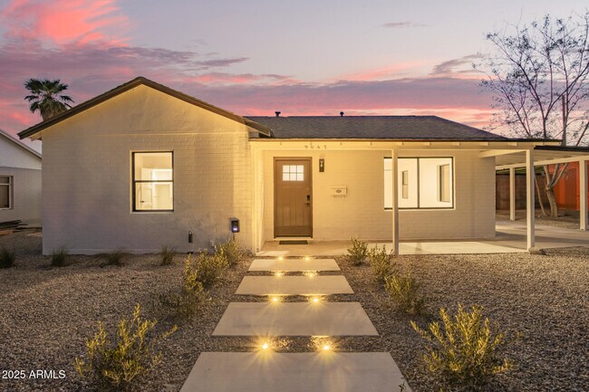 Primary Photo - 9042 N 3rd Ave