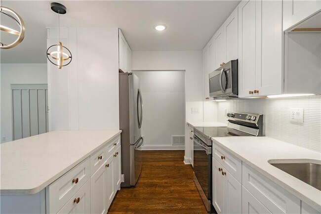 Building Photo - 3860 Carlton Dr