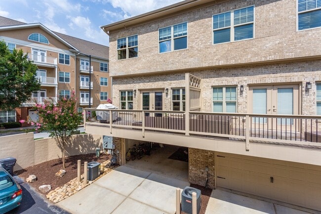 Building Photo - 745 Fountainhead Ln NE