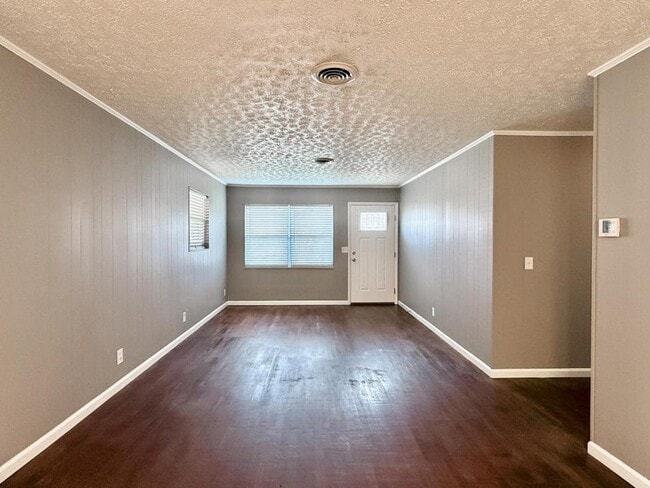 Building Photo - 103 York Dr