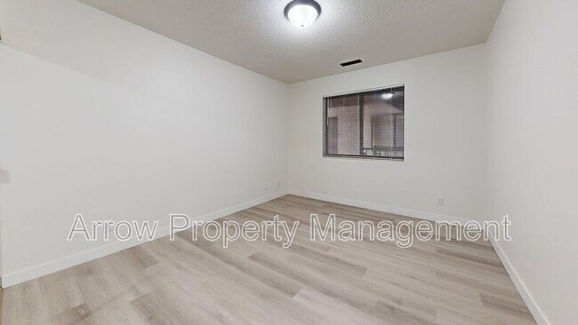 Building Photo - 207 E Arbor Ave