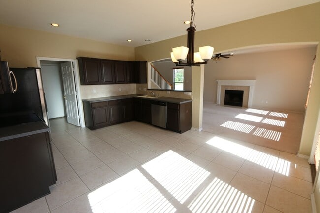 Building Photo - 25522 Echo Springs