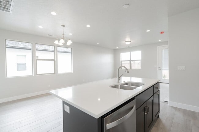 Building Photo - Beautiful New 3 Bedroom Home in Brio