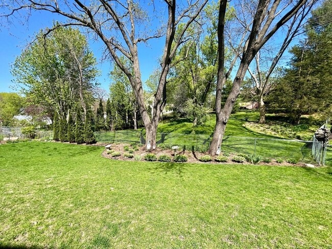 Building Photo - 640 S Park Ct
