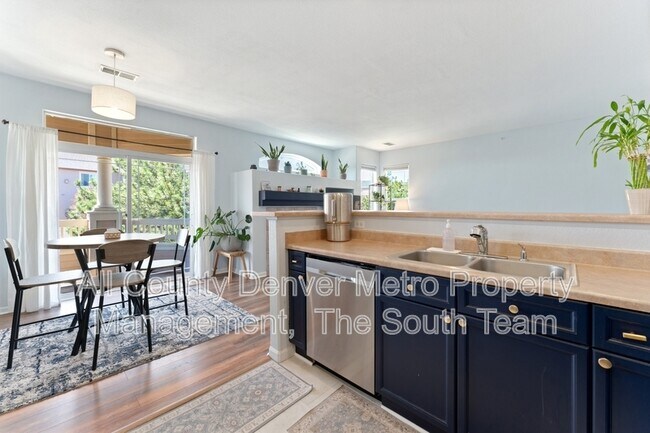 Building Photo - 8427 S Hoyt Way
