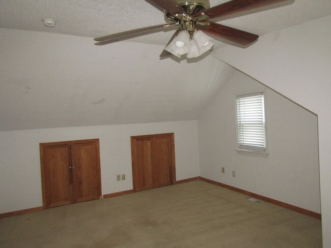 Building Photo - Gorgeous, Completely renovated 3 bedroom