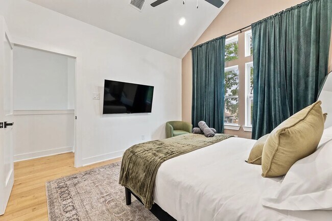 Building Photo - 515 Altic St