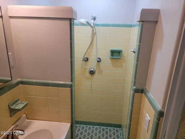 Building Photo - 1442 John Anderson Dr