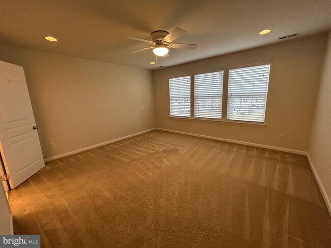 Building Photo - 44 Clement Ct