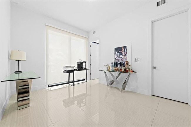 Building Photo - 60 Hendricks Isle