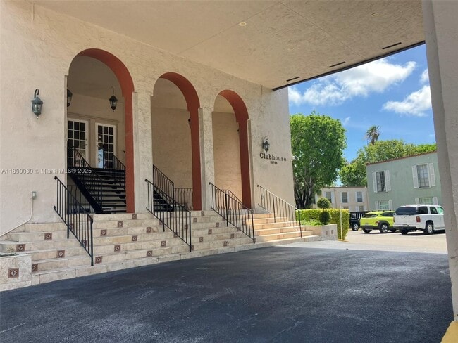 Building Photo - 10802 N Kendall Dr