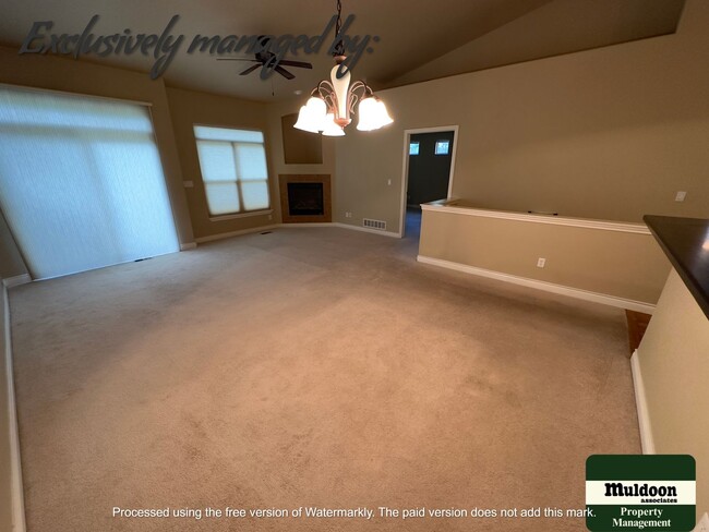 Building Photo - Beautiful University Park - Easy Living Home!