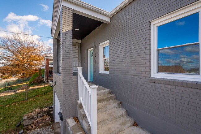 Building Photo - FULLY RENOVATED BEDROOM IN MUNHALL! LEASE ...