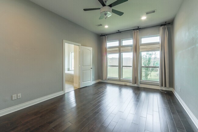 Building Photo - 13803 Royal Ridge Dr